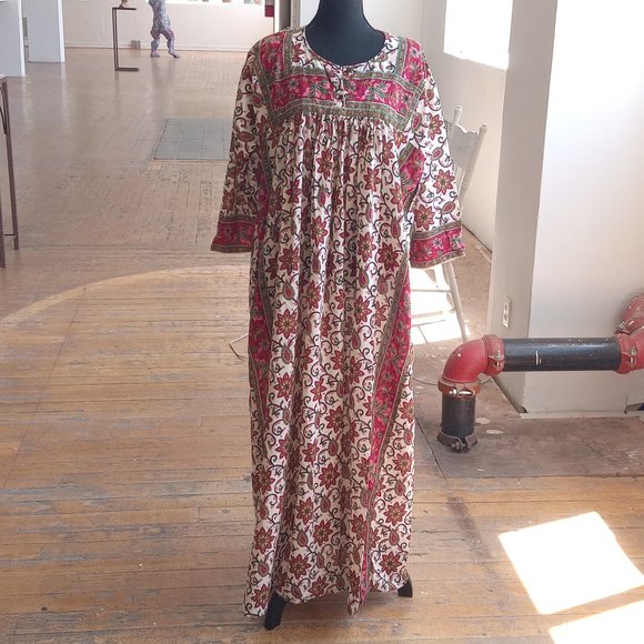 Dresses & Skirts - Vintage Floral Maxi Mumu